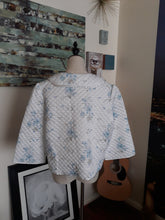 Load image into Gallery viewer, Vintage Quilted Bed Jacket (E44)
