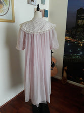 Load image into Gallery viewer, Vintage Sheer Lace Collar Robe (E45)
