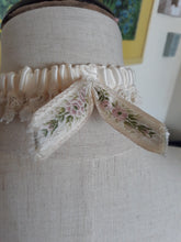 Load image into Gallery viewer, Vintage Garter (A122)
