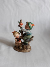 Load image into Gallery viewer, Vintage &#39;Appletree Romance&#39; Figurine (HW 316)
