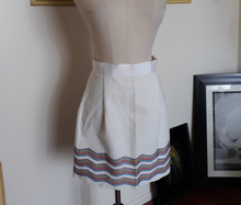 Load image into Gallery viewer, Vintage White with Bottom Stitching Apron (HW 273)
