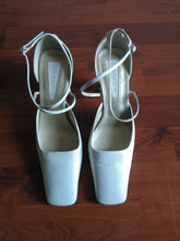 Load image into Gallery viewer, Vintage Square Toe Heels (Z14)
