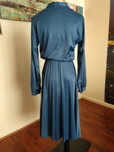 Load image into Gallery viewer, Vintage Belted Dress (D111)
