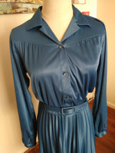 Load image into Gallery viewer, Vintage Belted Dress (D111)
