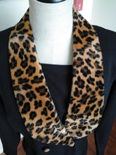Load image into Gallery viewer, Vintage 90s Cheetah Collar Blazer (G55)
